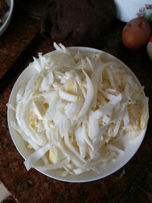 家常白菜炖粉条（粉条不粘锅秘方）的做法 步骤1