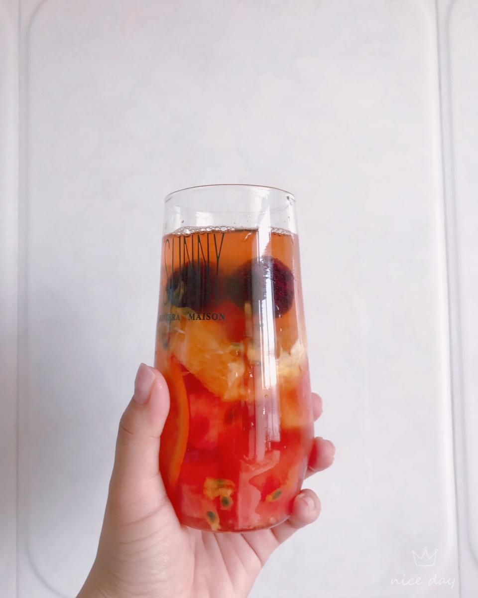 满杯水果茶