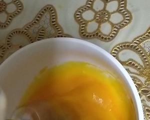 超级简单的蛋黄溶豆的做法 步骤2