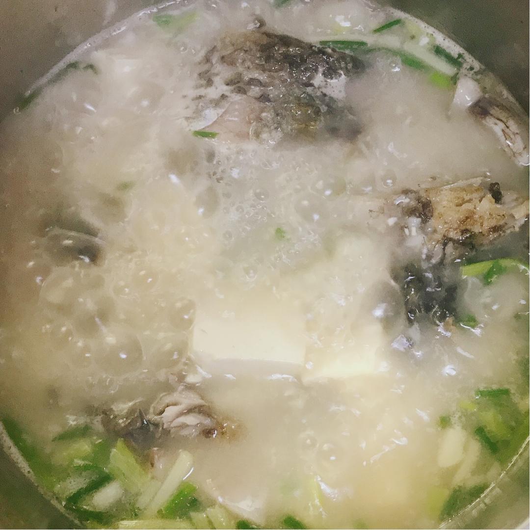 咕噜噜🥄鲫鱼豆腐汤🍲