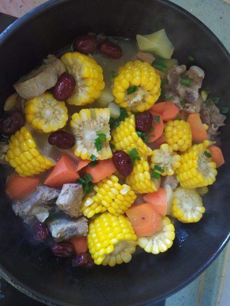 连吃三碗的玉米山药排骨汤