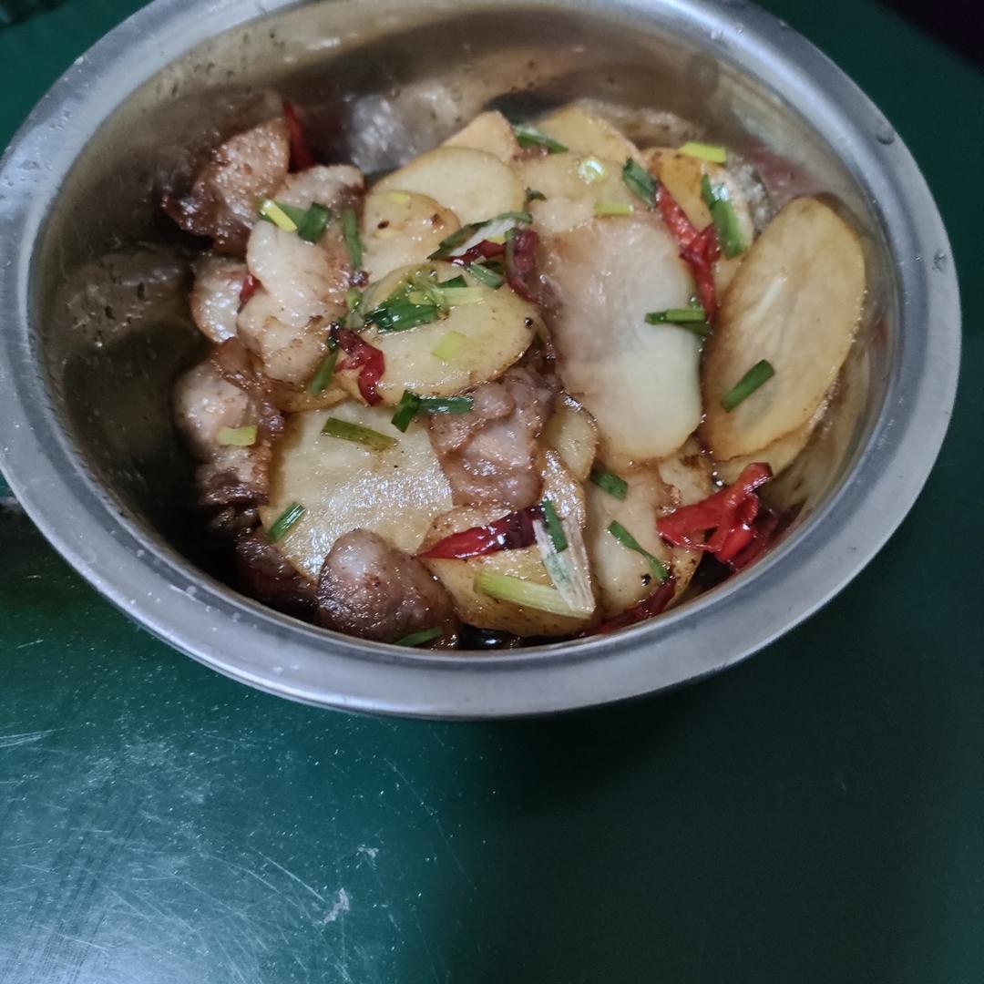 五花肉干煎土豆