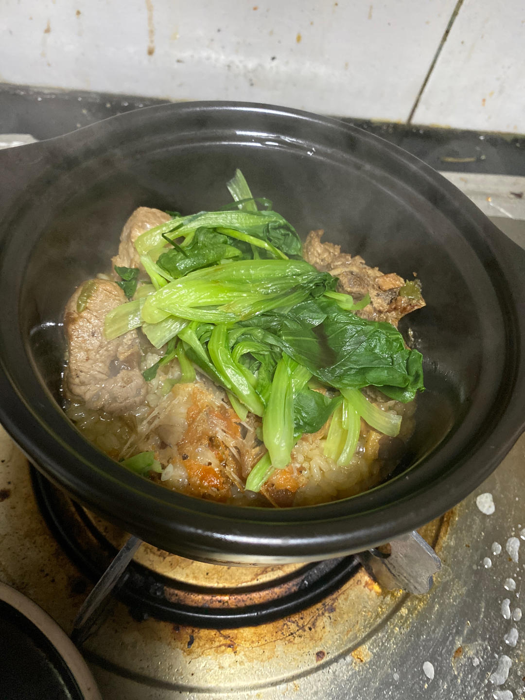 保姆级的「腊味煲仔饭2.0」加强版来了，地道老广味～