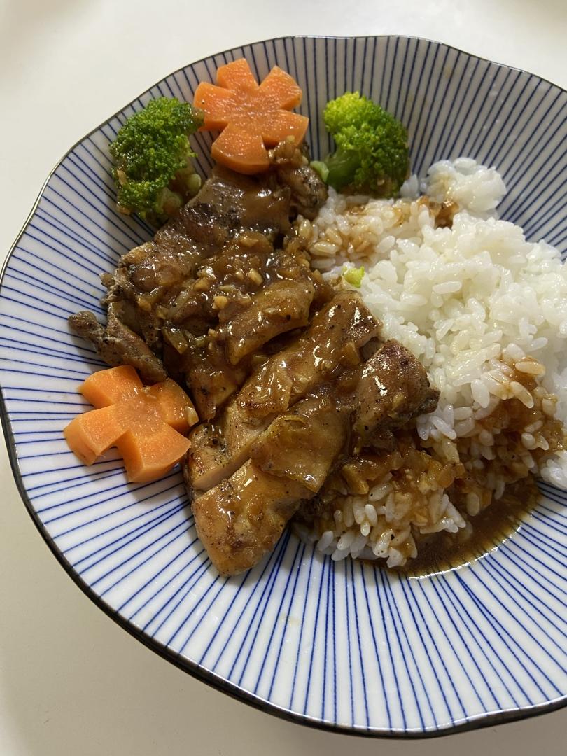 宥宥任做的肥牛饭&黑椒鸡腿饭