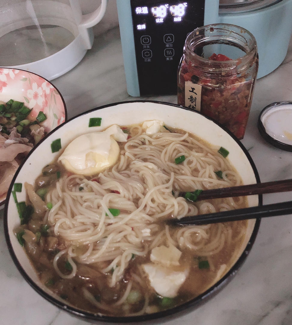 这味道太绝了❗️吃不腻的荷包蛋榨菜汤面～