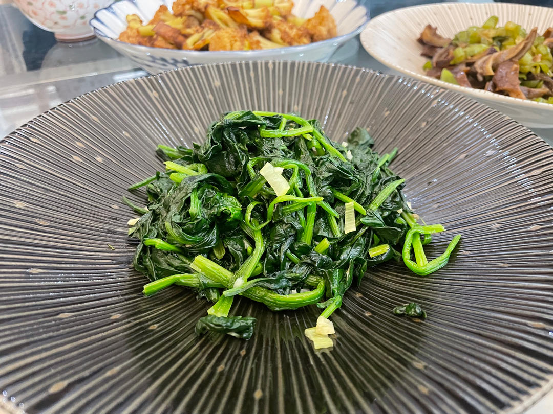 不涩口又嫩的清炒菠菜