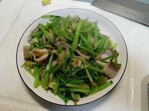 芹菜炒鳗鱼丝的做法 步骤5