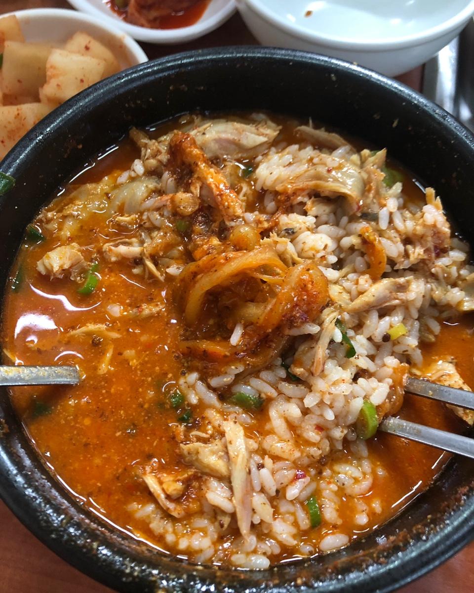 韩国正宗大骨头汤饭