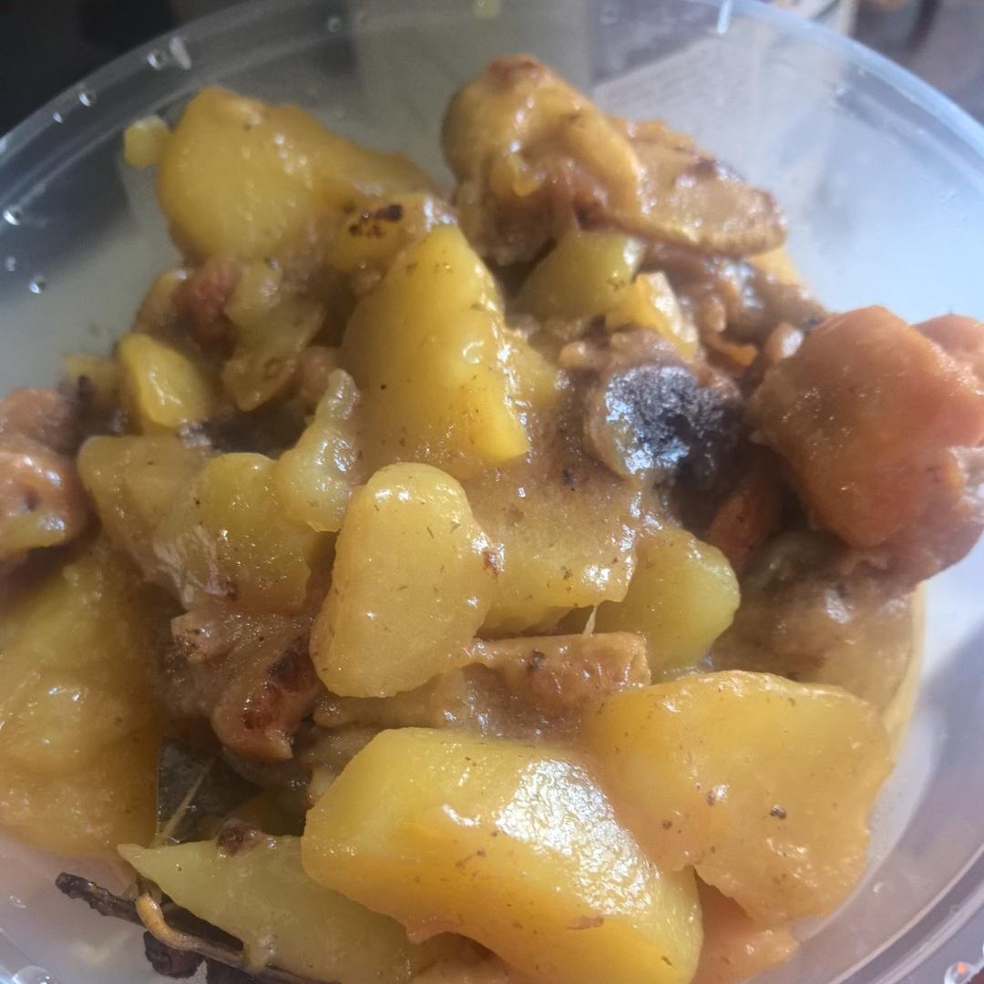 鸡腿炖土豆 上桌秒空盘 汤都喝干了！