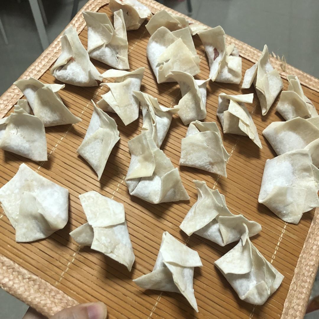 「巨好吃牛肉鲜虾馄饨」附馄饨灵魂的虾🦐油制作