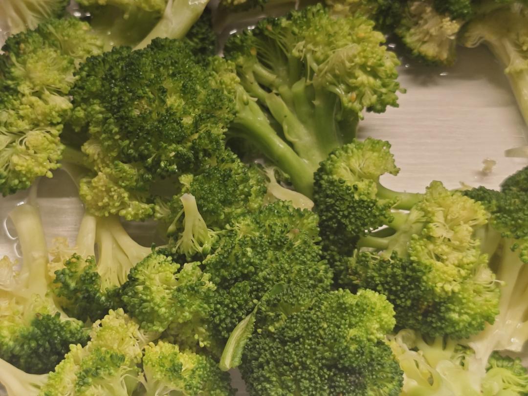 微波炉版 超快速蒸西兰花（2人份）比蒸着吃、煮着吃都好吃，都快！