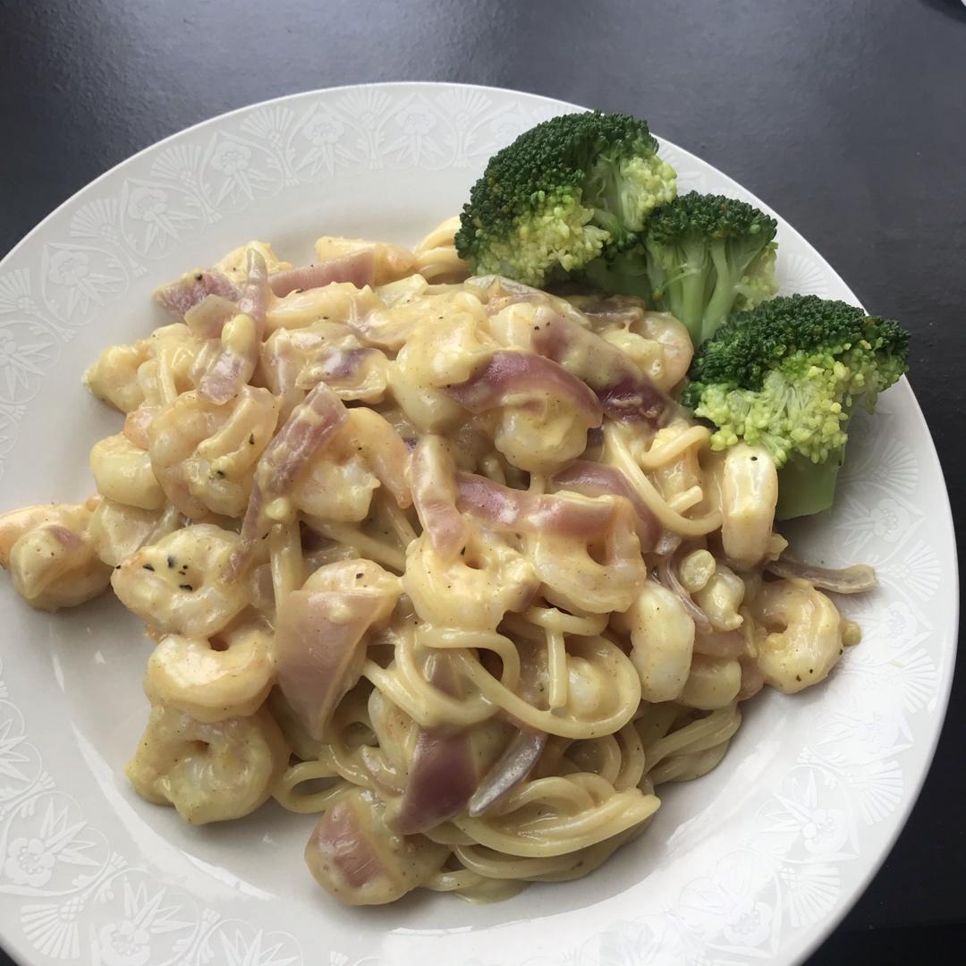 蒜香奶油鲜虾意面