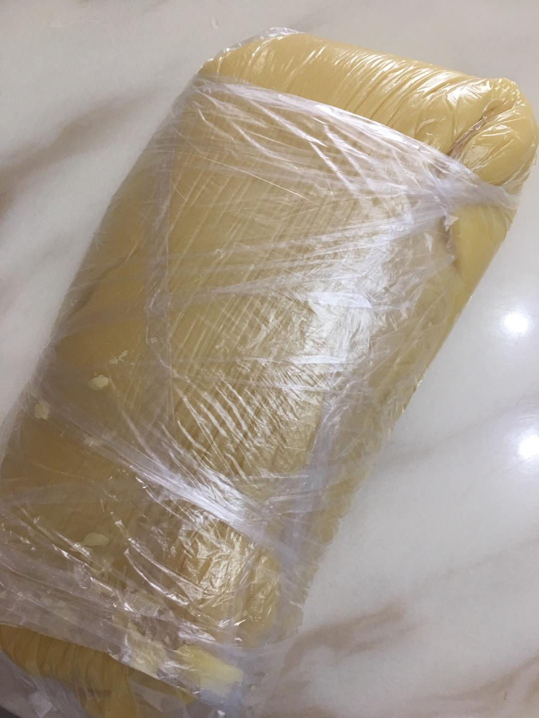 75g莲蓉蛋黄月饼的做法 步骤3