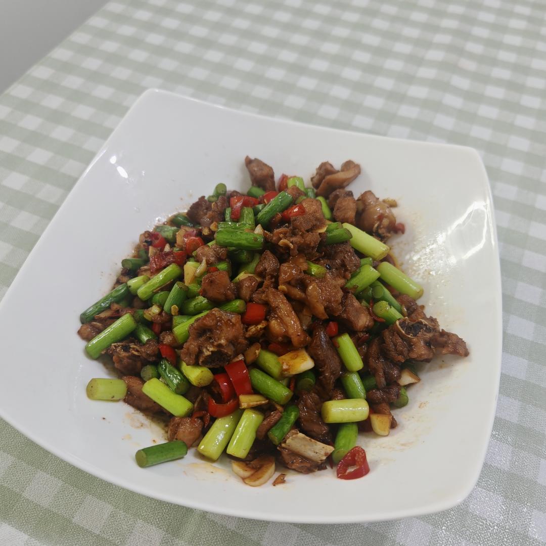 【快炒鸡胸肉蒜苔】春末嫩蔬菜～