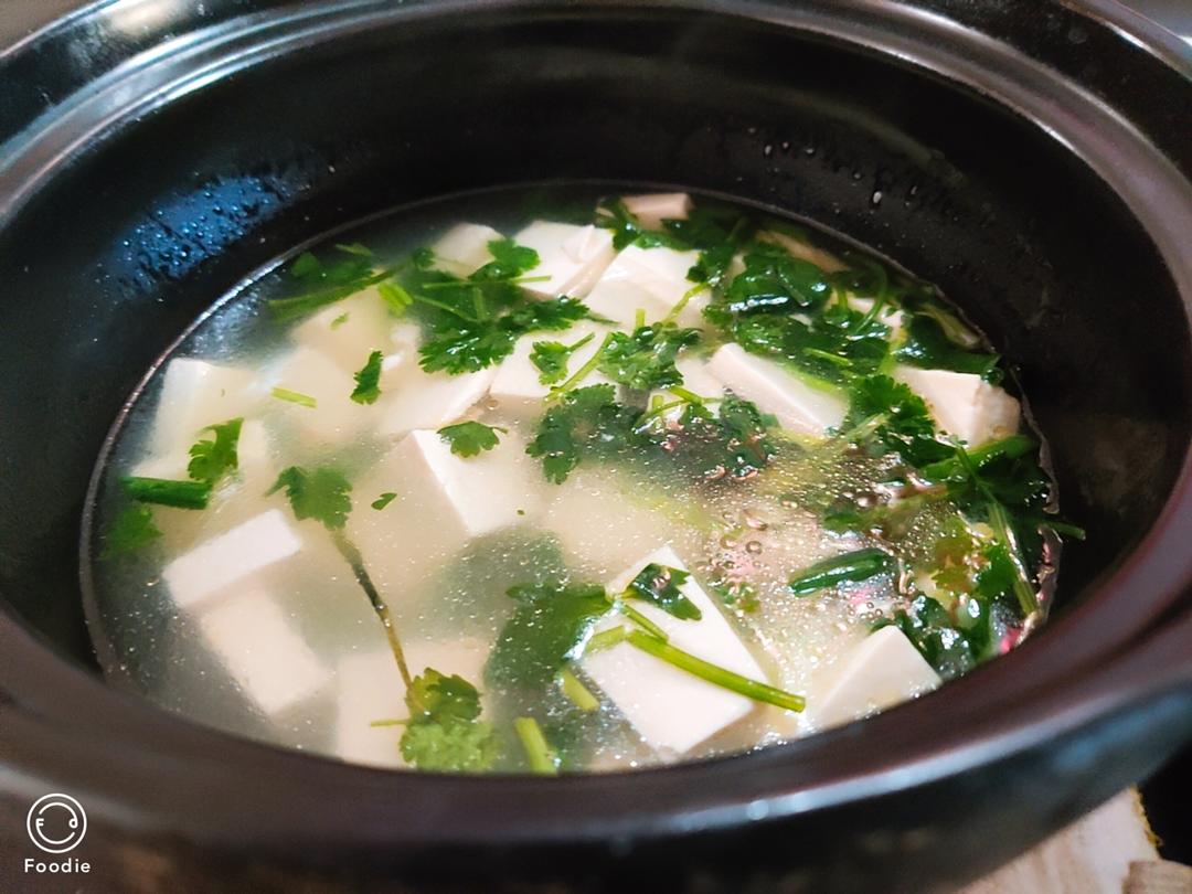 鲜美养生的香菜豆腐汤,做法超简单的做法