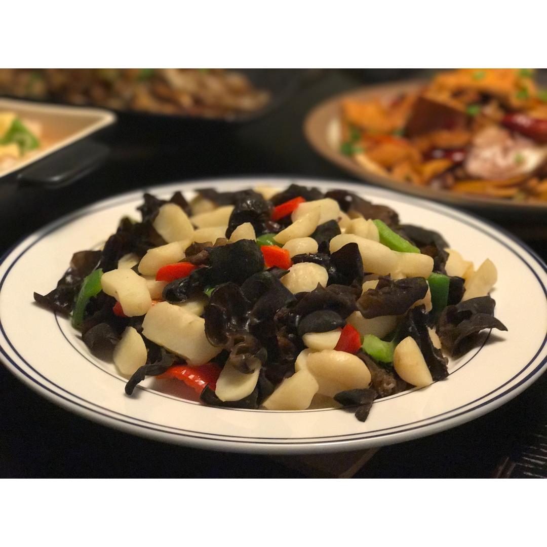胖儿黎做的青椒木耳炒荸荠