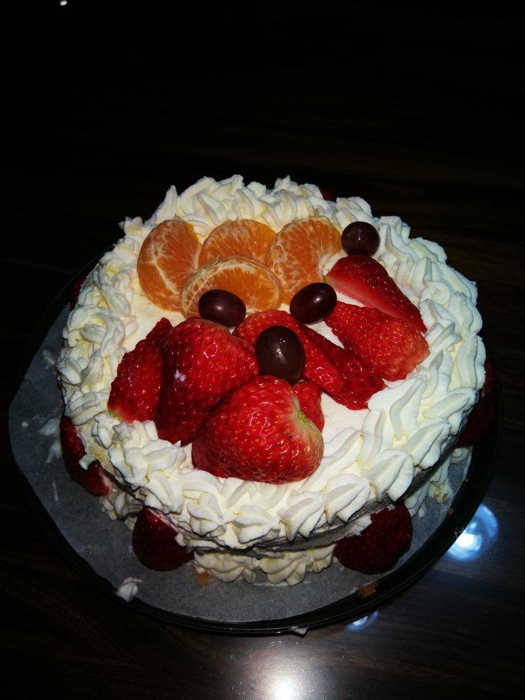 aa红云做的8寸家庭版~简单美味的奶油水果生日蛋糕,含蛋糕胚做法