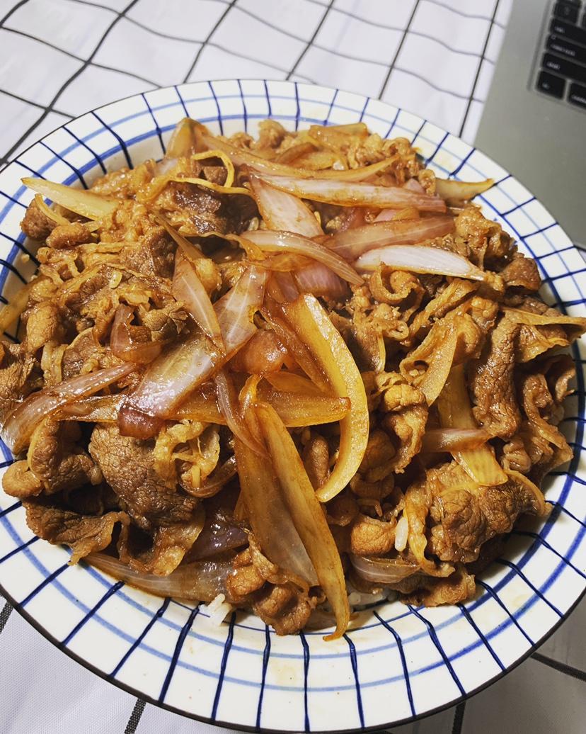 洋葱牛肉盖饭的做法