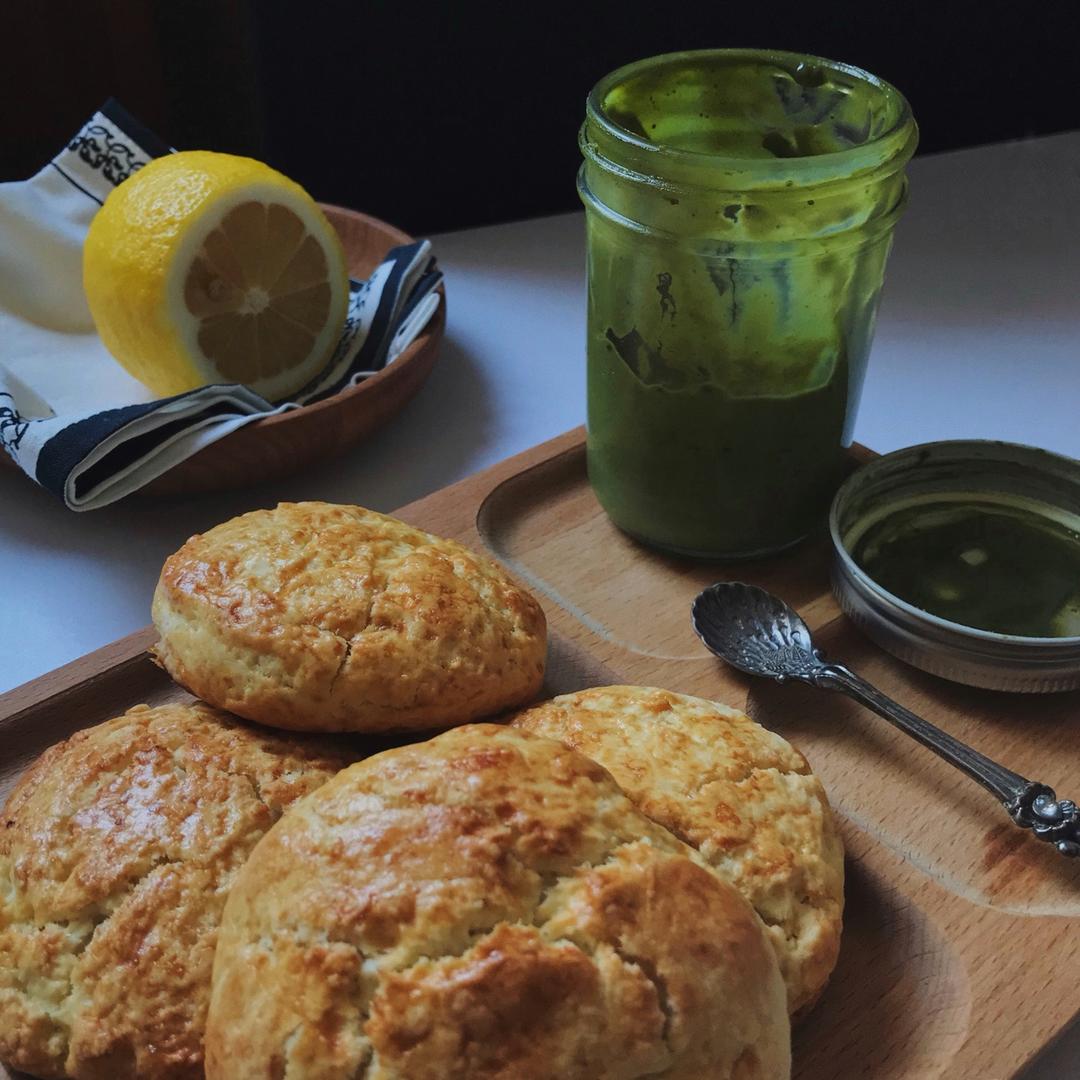 【视频】3分钟 奶油司康Scone(可能是世界上最快手的司康) 消耗淡奶油～