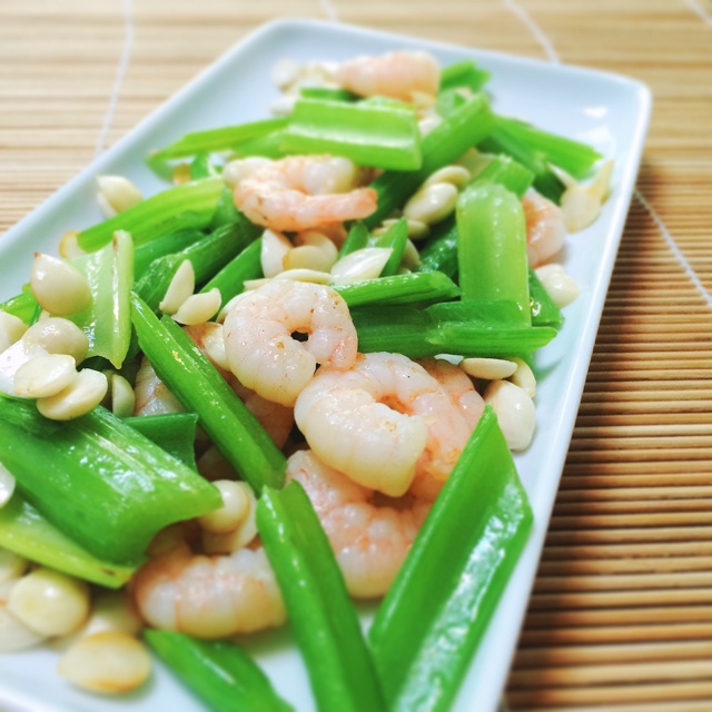杏仁西芹炒虾仁
