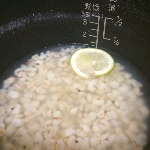 柠檬薏米水