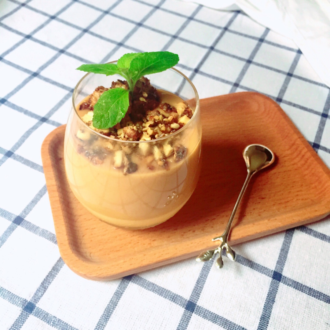 南瓜巧克力慕斯配焦糖淋面