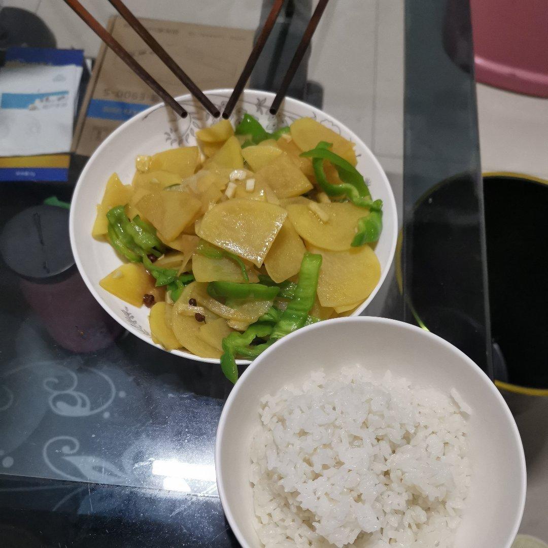 肉炒青椒土豆片