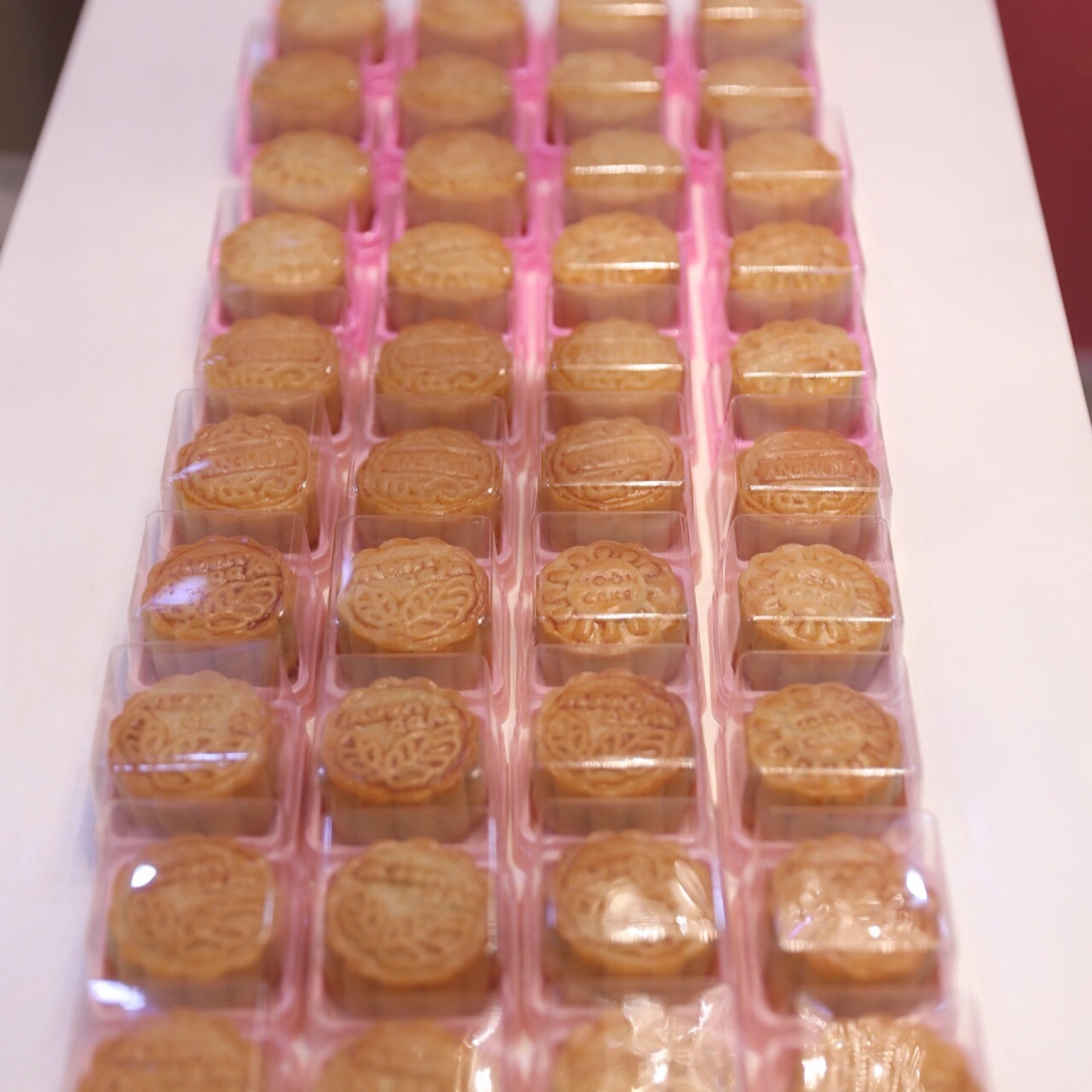 广式月饼—蛋黄莲蓉月饼