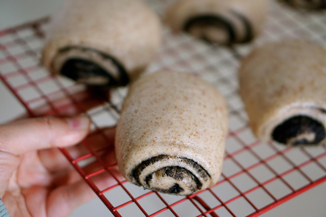 “黑芝麻夹心馒头卷”营养又好看～直接吃都很香～