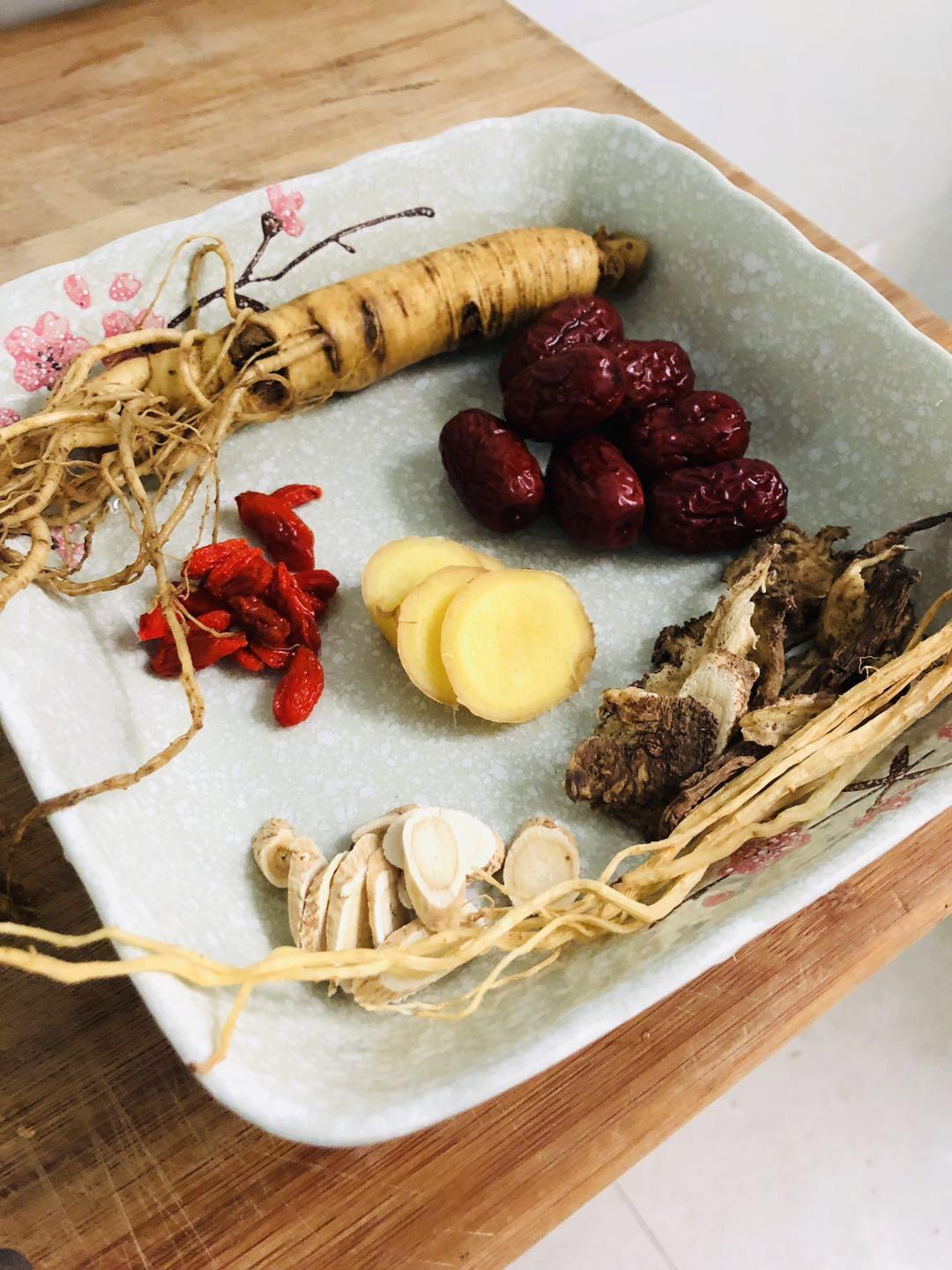 秋日进补人参鸡汤