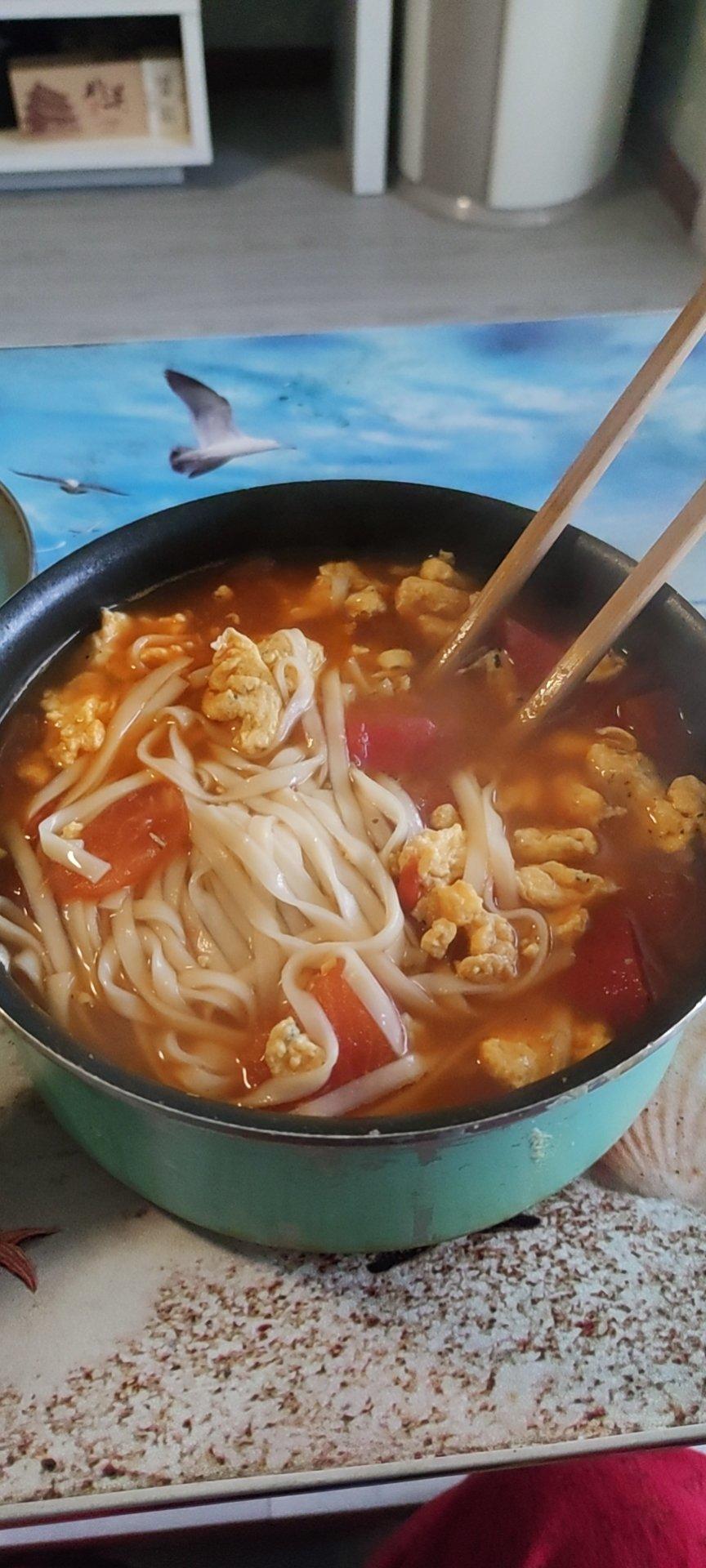 好吃到犯规❗️茄汁火腿鸡蛋焖面