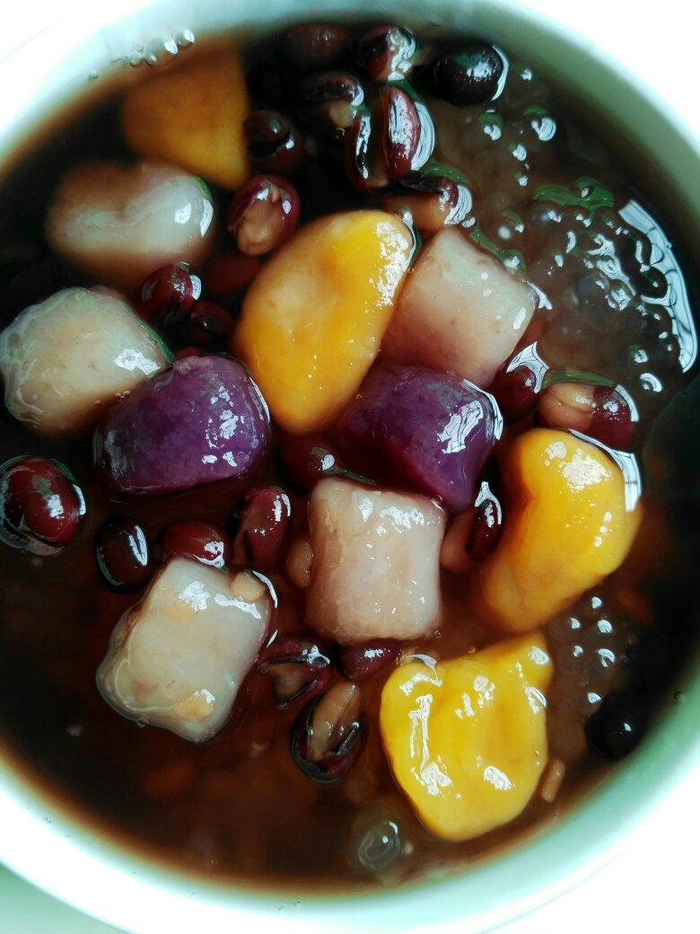 小猴麻麻做的芋圆红豆汤