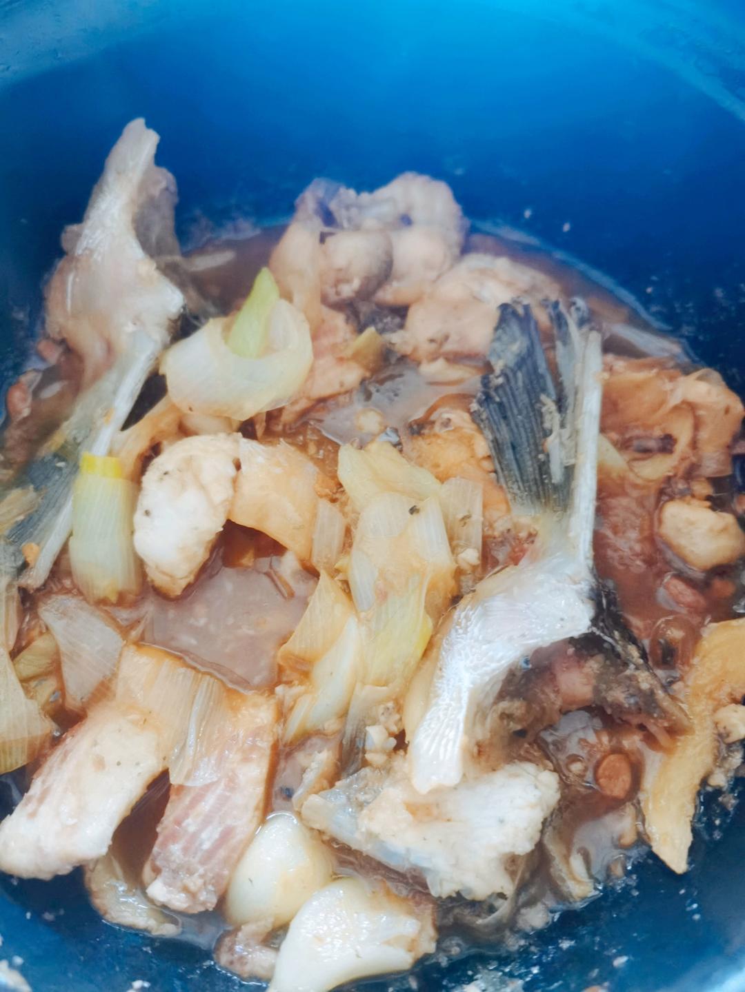 家常蒜烧鲟鱼（附鲟龙鱼处理方式）