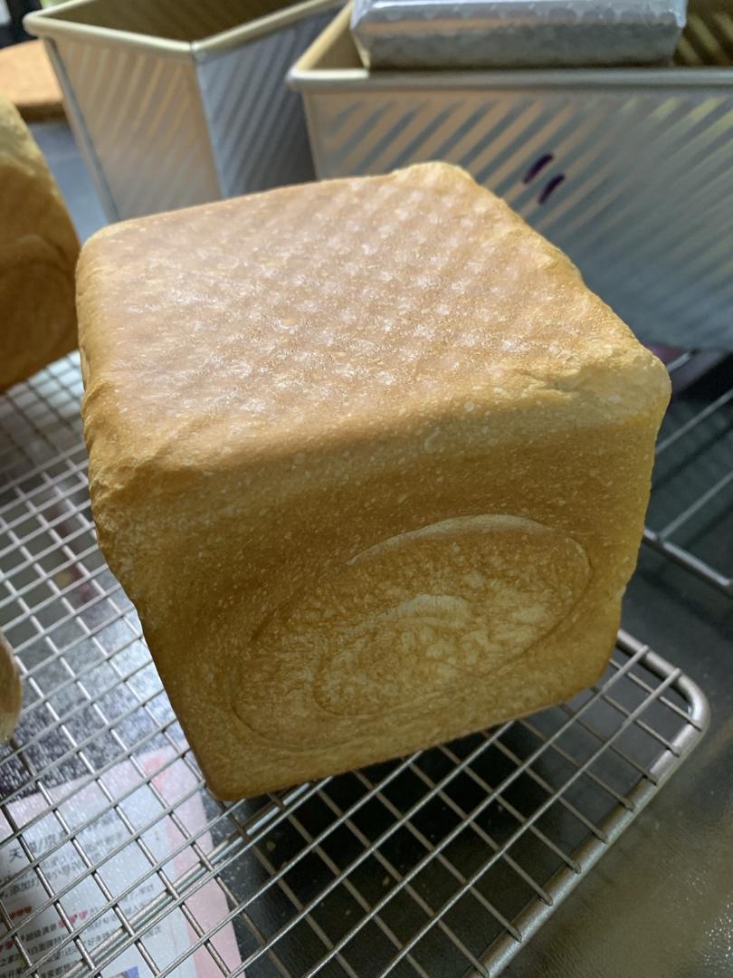 不用中种，不加老面依然拉丝松软的黑糖吐司