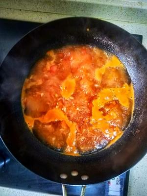 番茄肥牛金针菇汤的做法 步骤6