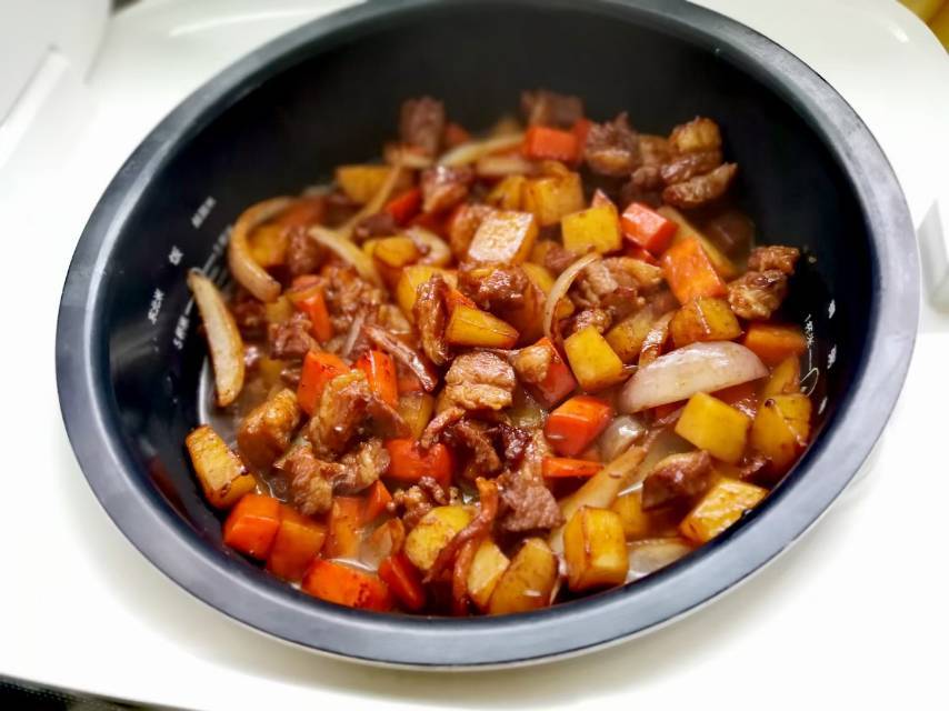喷香羊肉焖饭