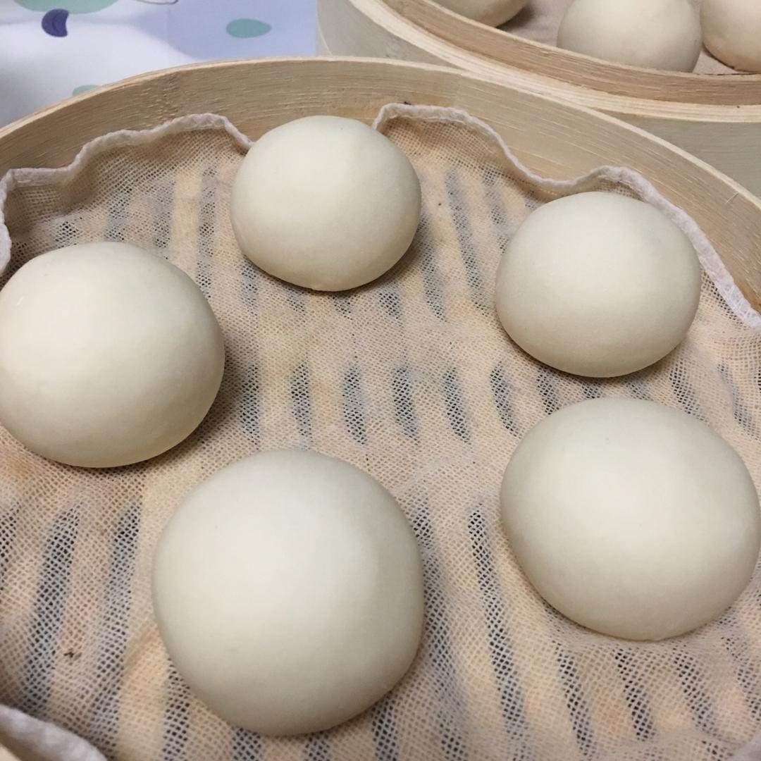 松软香甜的奶黄包，很快就可以搞定。