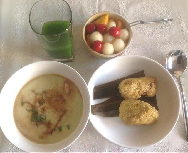 孩子的早餐系列之——黄米粽、鲜榨黄瓜汁、水蒸蛋的做法