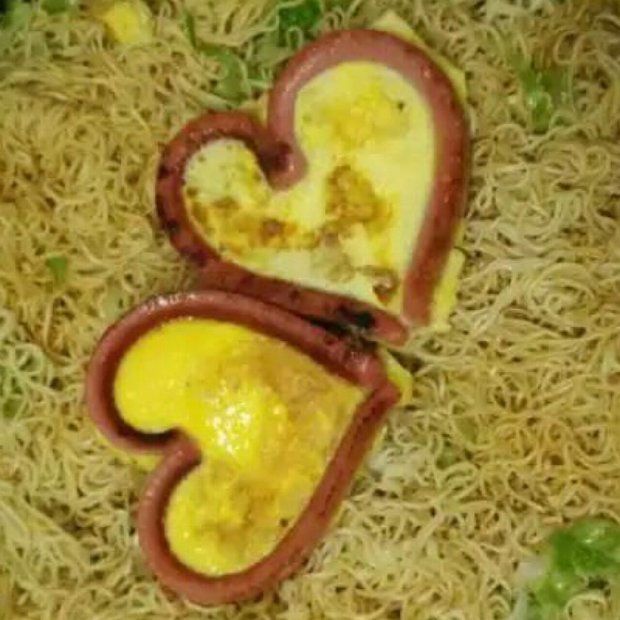 火腿肠爱心煎蛋