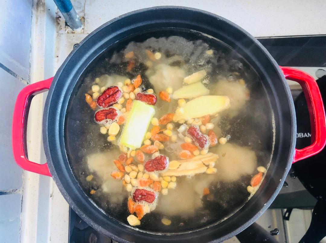 山药黄豆猪蹄汤