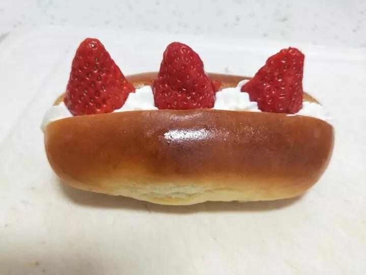 颜值奶油草莓甜心小面包
