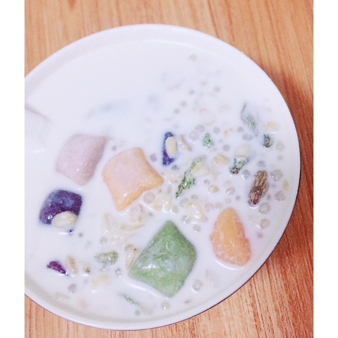 芋圆芒果椰汁西米露
