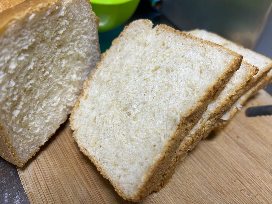 6%含糖量基础白吐司，怎么做都好吃。