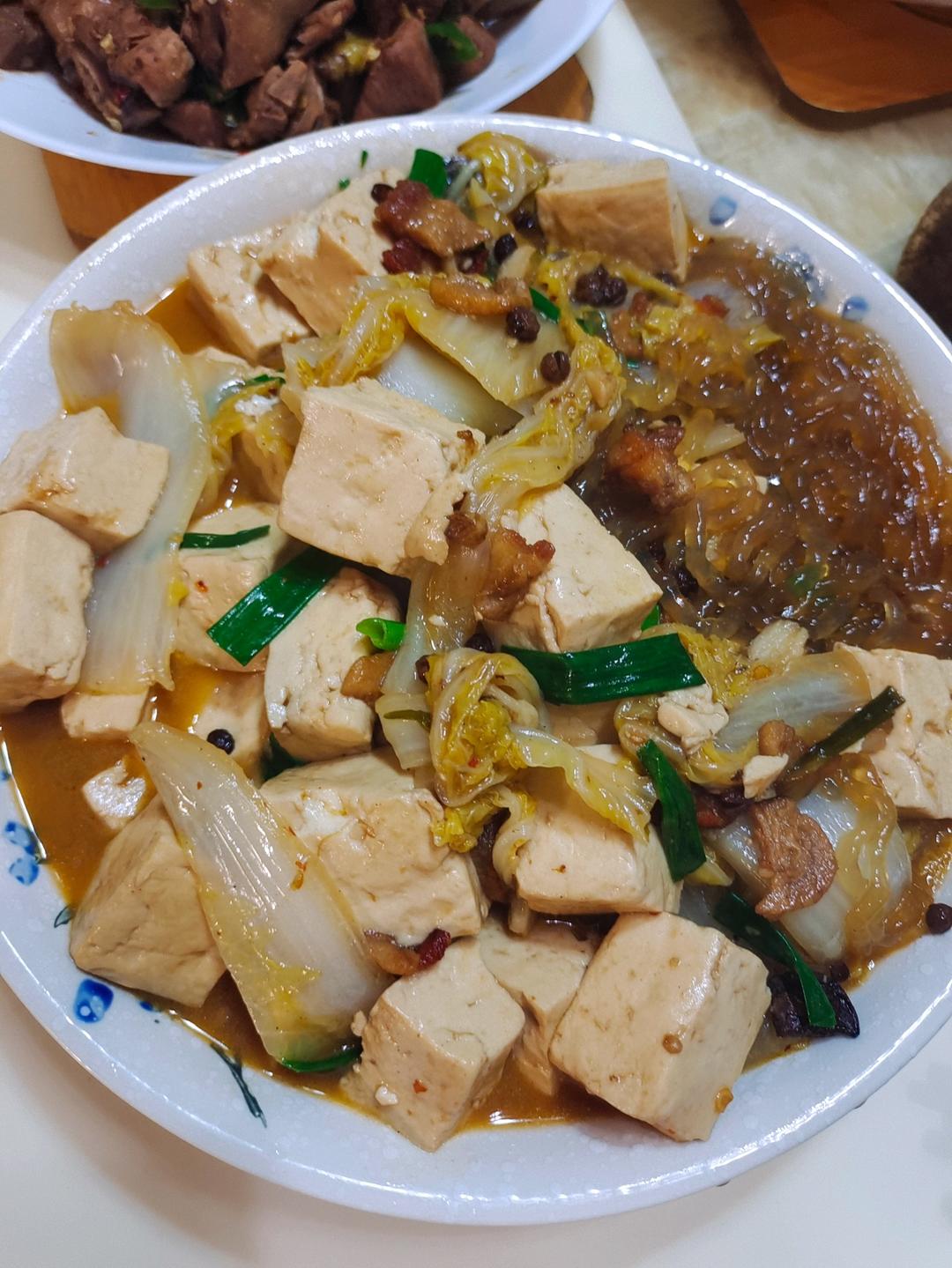 家常白菜粉条炖豆腐