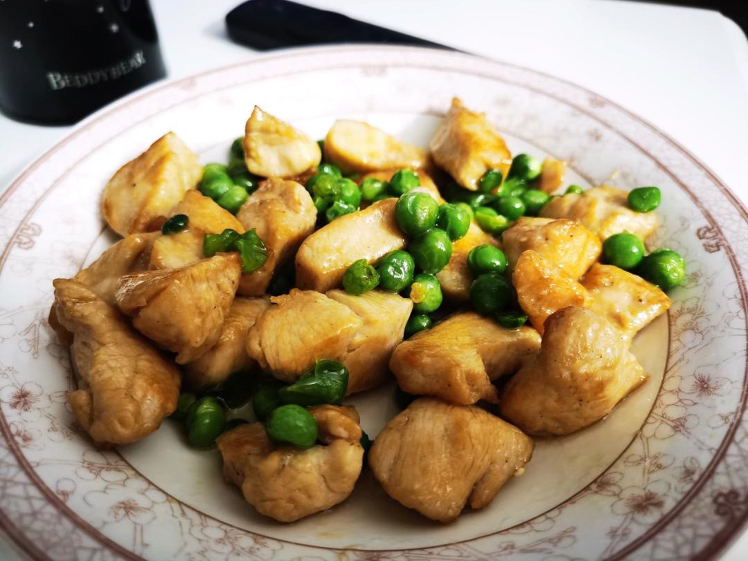 鸡胸肉炒三色蔬