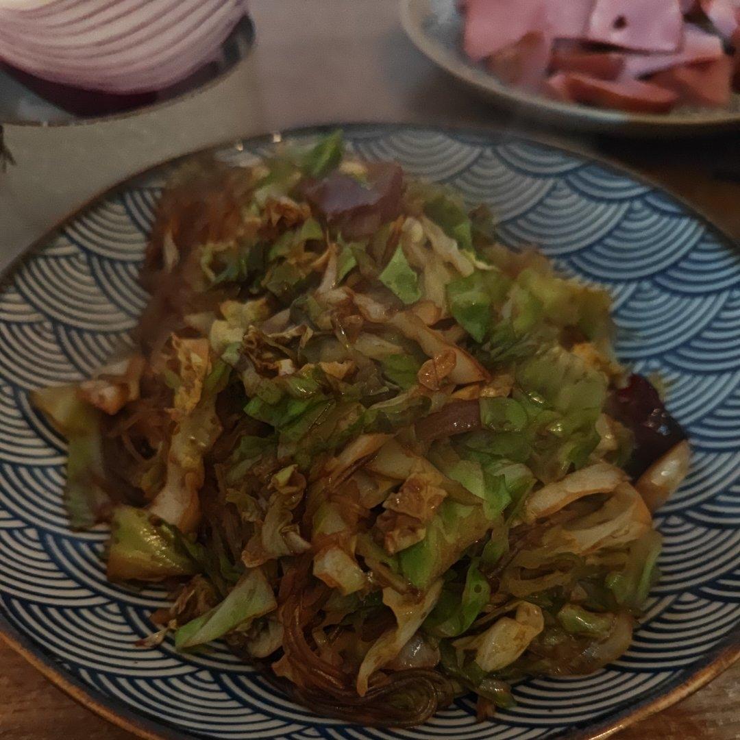 最近爱吃粉丝粉条～包菜炒粉丝