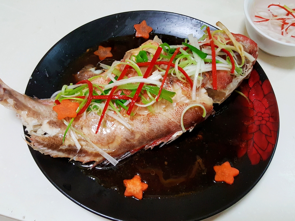 清蒸红石斑鱼~不腥一招鲜的做法
