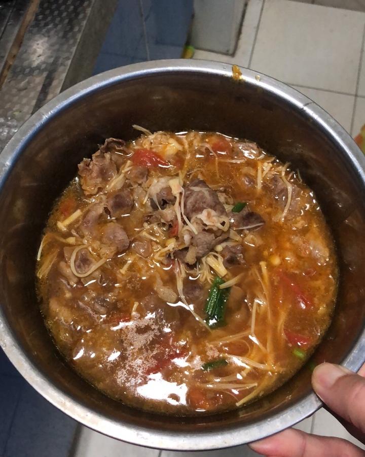 番茄金针菇肥牛