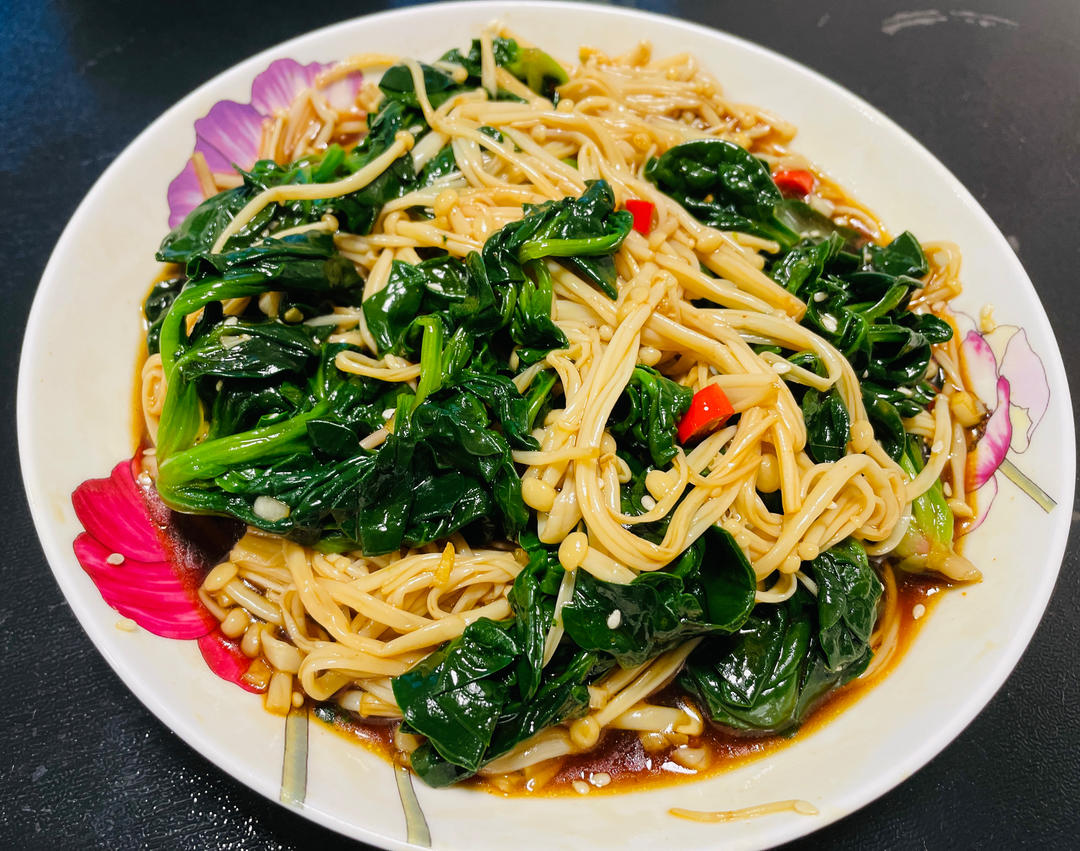 解馋减脂餐！酸辣开胃又下饭的菠菜拌金针菇