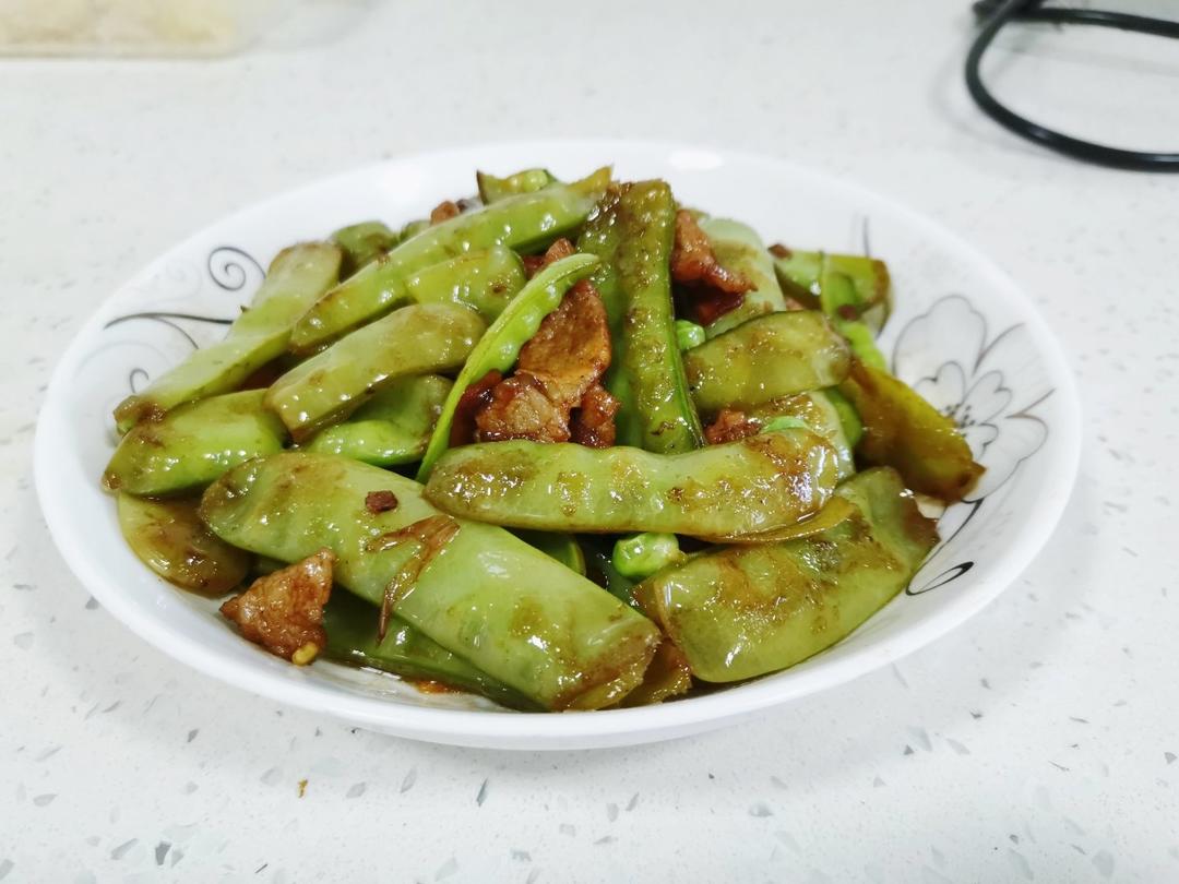 豌豆荚炒香肠